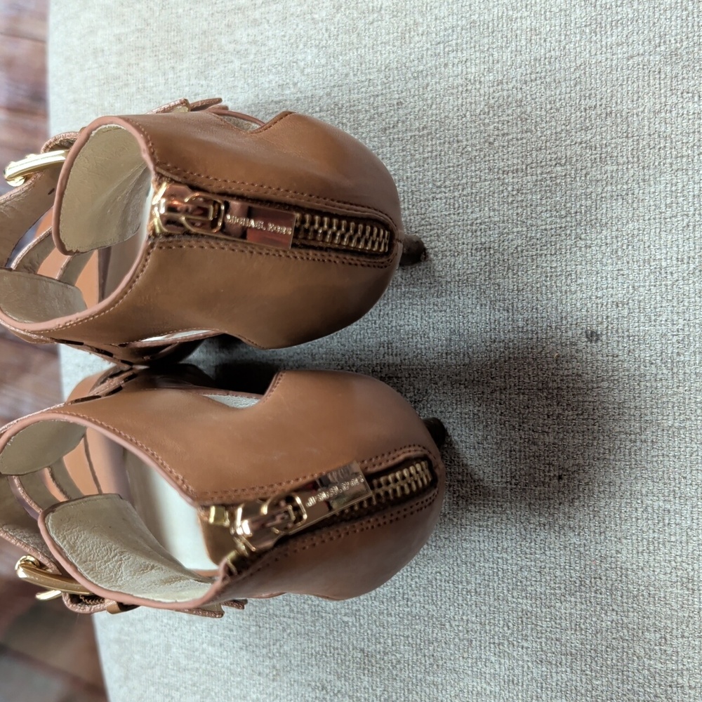 Michael Kors Shoes 7.5 - Picture 5 of 7